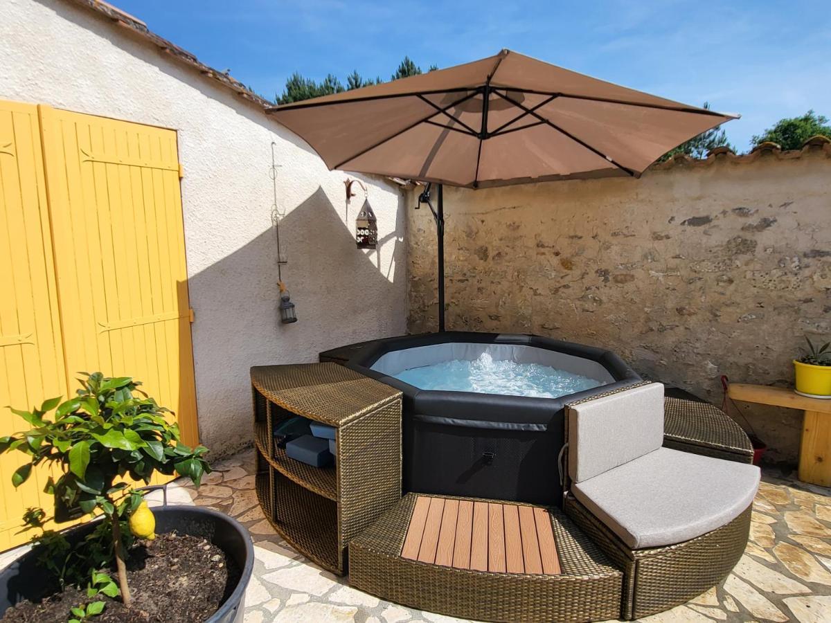 Domaine De La Sarrotte Bed and Breakfast Saugon Buitenkant foto